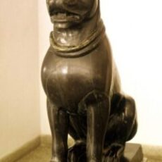 مجسمه سگ هخامنشی